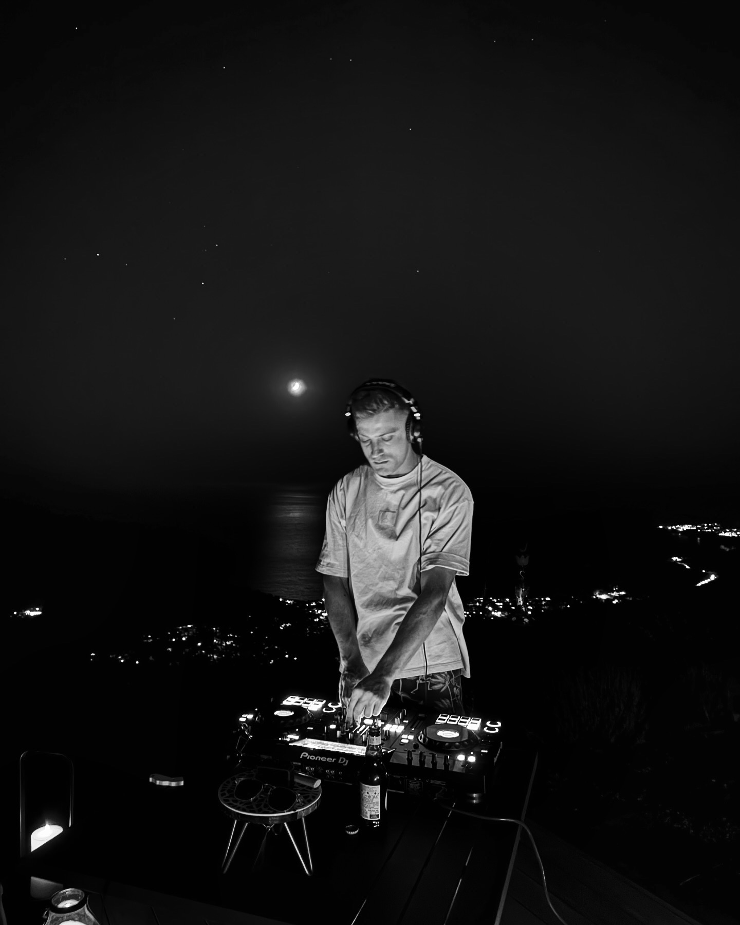 CENGO performing under moonlight